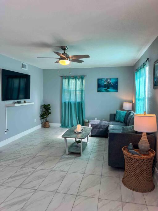Hébergement de vacances House Of Manatees-entire House With Yard, Fire Pit, Dog Friendly *