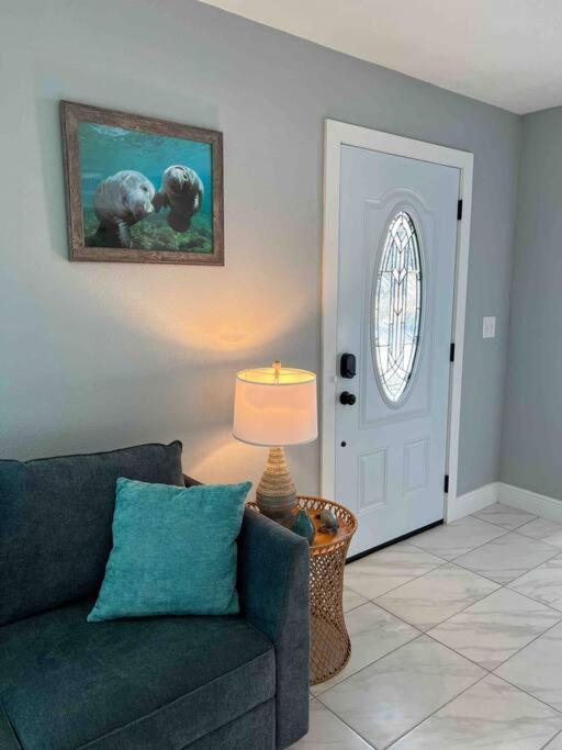 House Of Manatees-entire House With Yard, Fire Pit, Dog Friendly