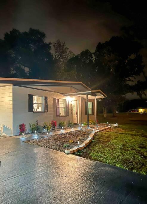 House Of Manatees-entire House With Yard, Fire Pit, Dog Friendly Hébergement de vacances Crystal River