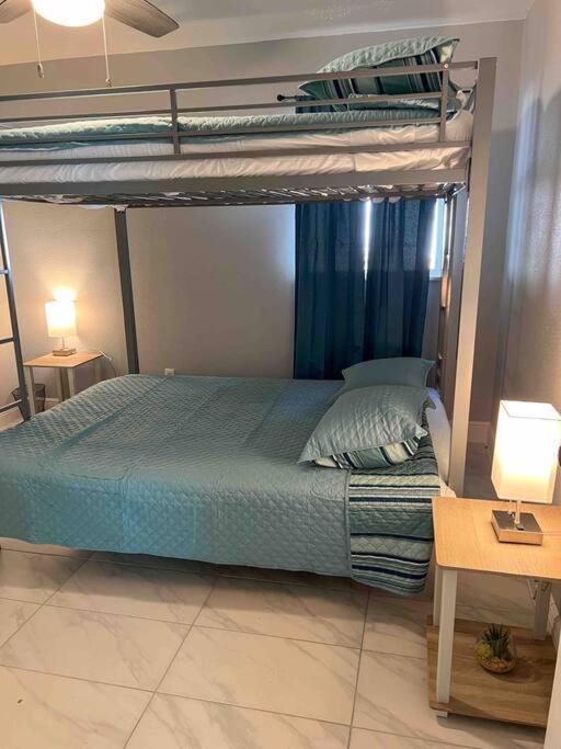 House Of Manatees-entire House With Yard, Fire Pit, Dog Friendly