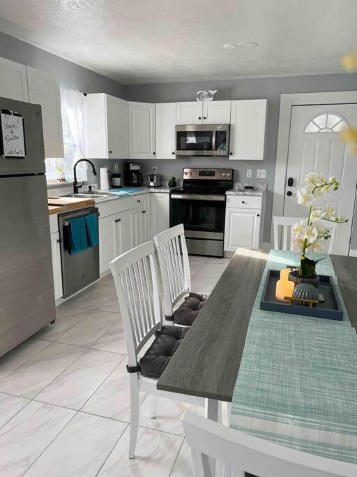 House Of Manatees-entire House With Yard, Fire Pit, Dog Friendly Hébergement de vacances *