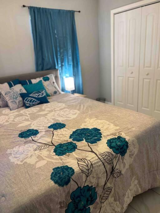 House Of Manatees-entire House With Yard, Fire Pit, Dog Friendly Hébergement de vacances Crystal River