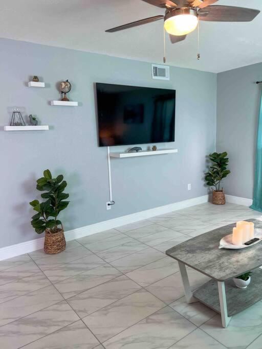 House Of Manatees-entire House With Yard, Fire Pit, Dog Friendly *