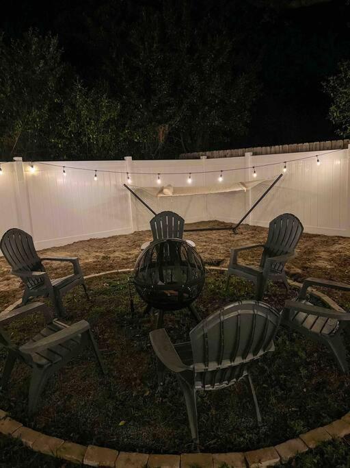 House Of Manatees-entire House With Yard, Fire Pit, Dog Friendly *